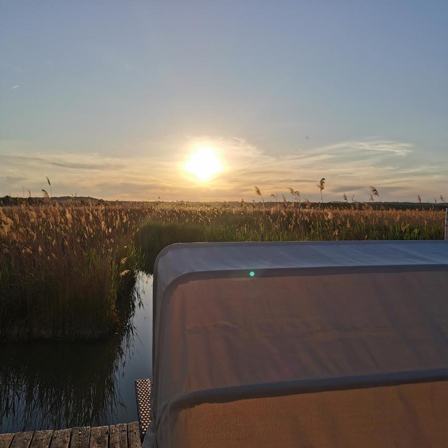 Pfahlbau Sunset II Toplage Inklusive Elektroboot 루스트 외부 사진