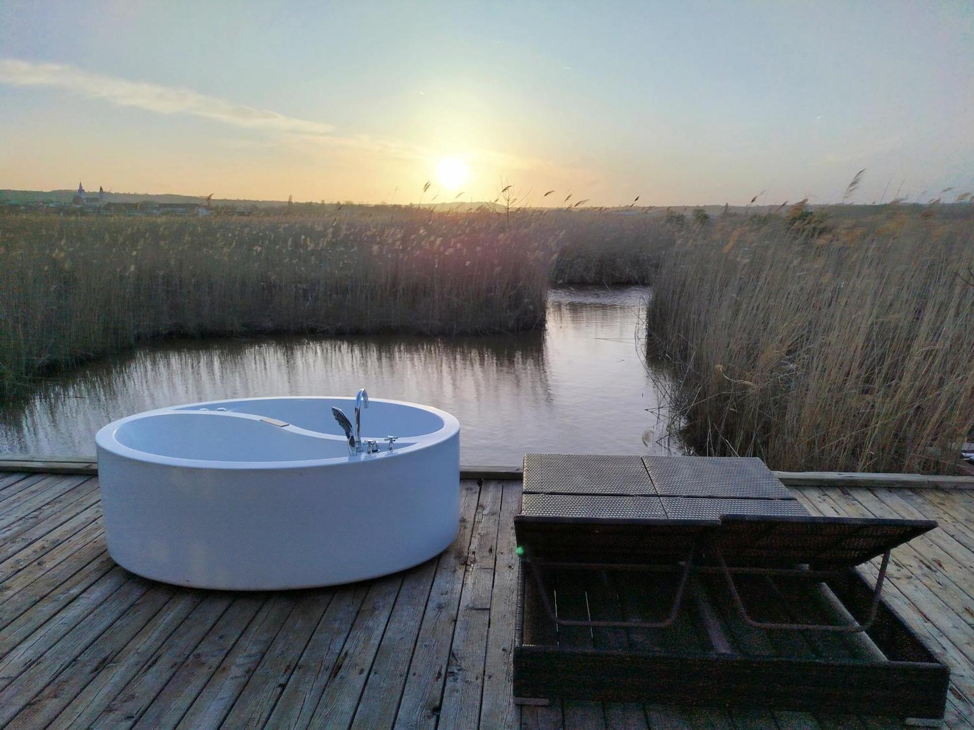 Pfahlbau Sunset II Toplage Inklusive Elektroboot 루스트 외부 사진