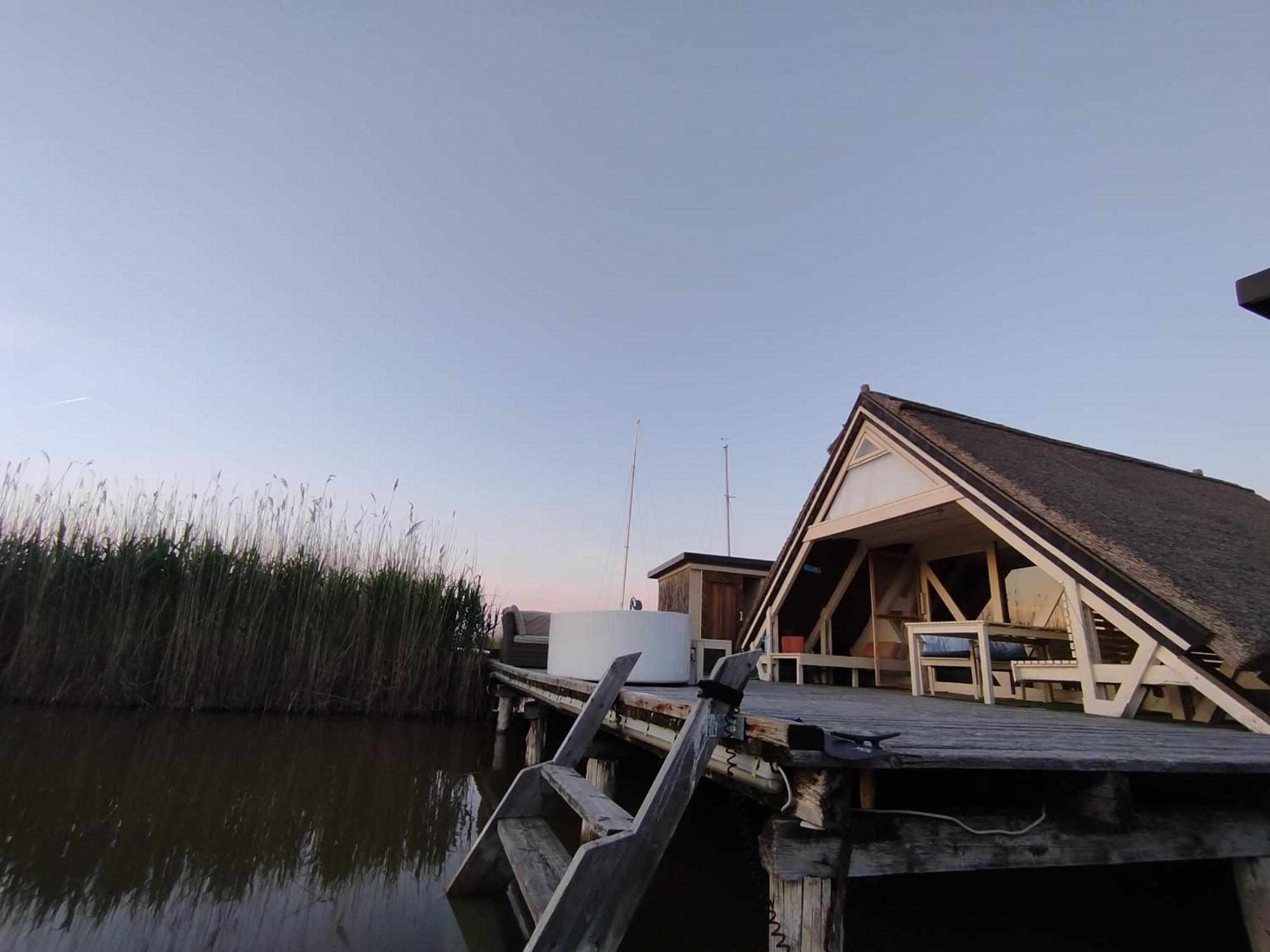 Pfahlbau Sunset II Toplage Inklusive Elektroboot 루스트 외부 사진