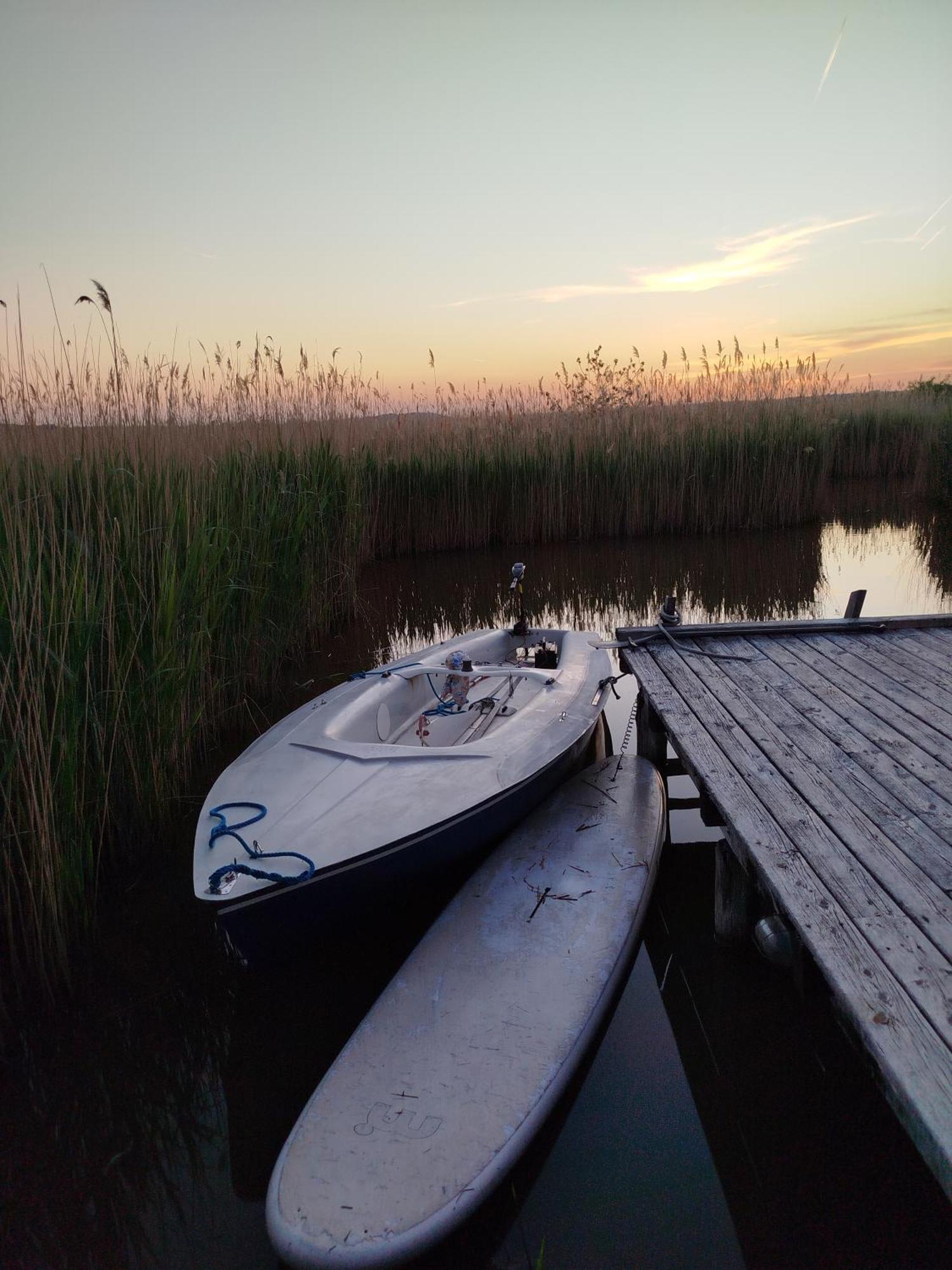 Pfahlbau Sunset II Toplage Inklusive Elektroboot 루스트 외부 사진