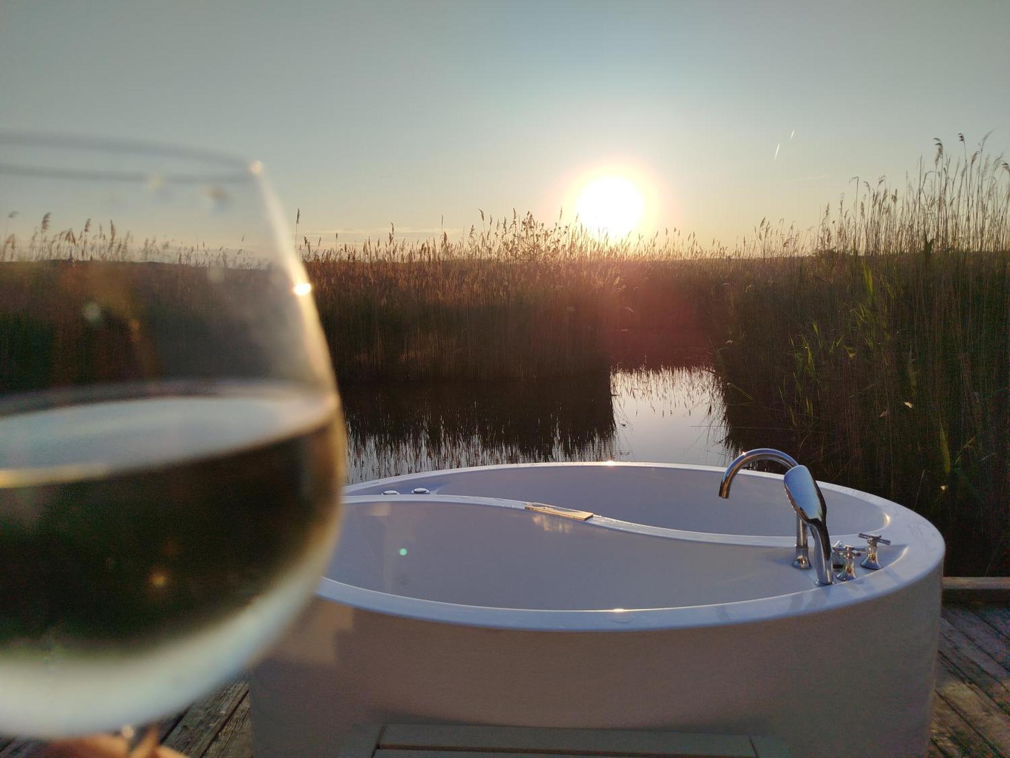 Pfahlbau Sunset II Toplage Inklusive Elektroboot 루스트 외부 사진